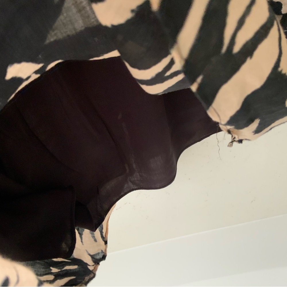 Ever New Black and Cream Abstract Blouse lined & light weight - Picture 5 of 9